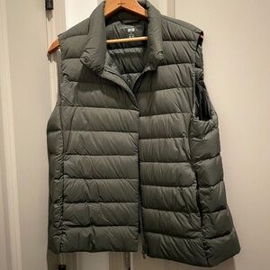 Uniqlo womens puffer vest, dark green, XL